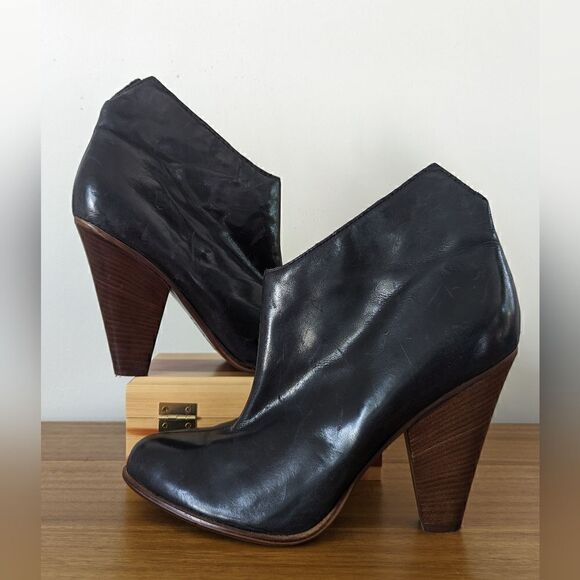 Donald J. Pliner Western Whimsigoth Witchy Dark Academia Preppy Booties 8 ½ - Picture 9 of 13